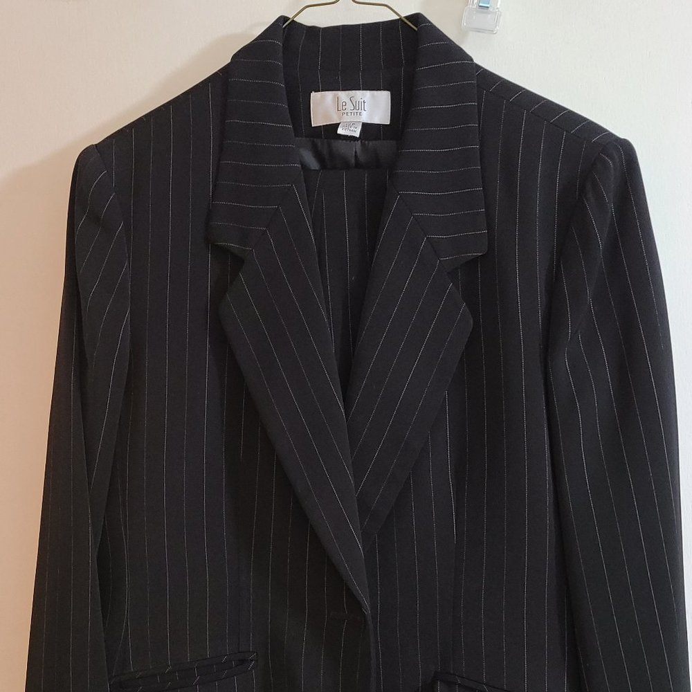 Le Suit Suit